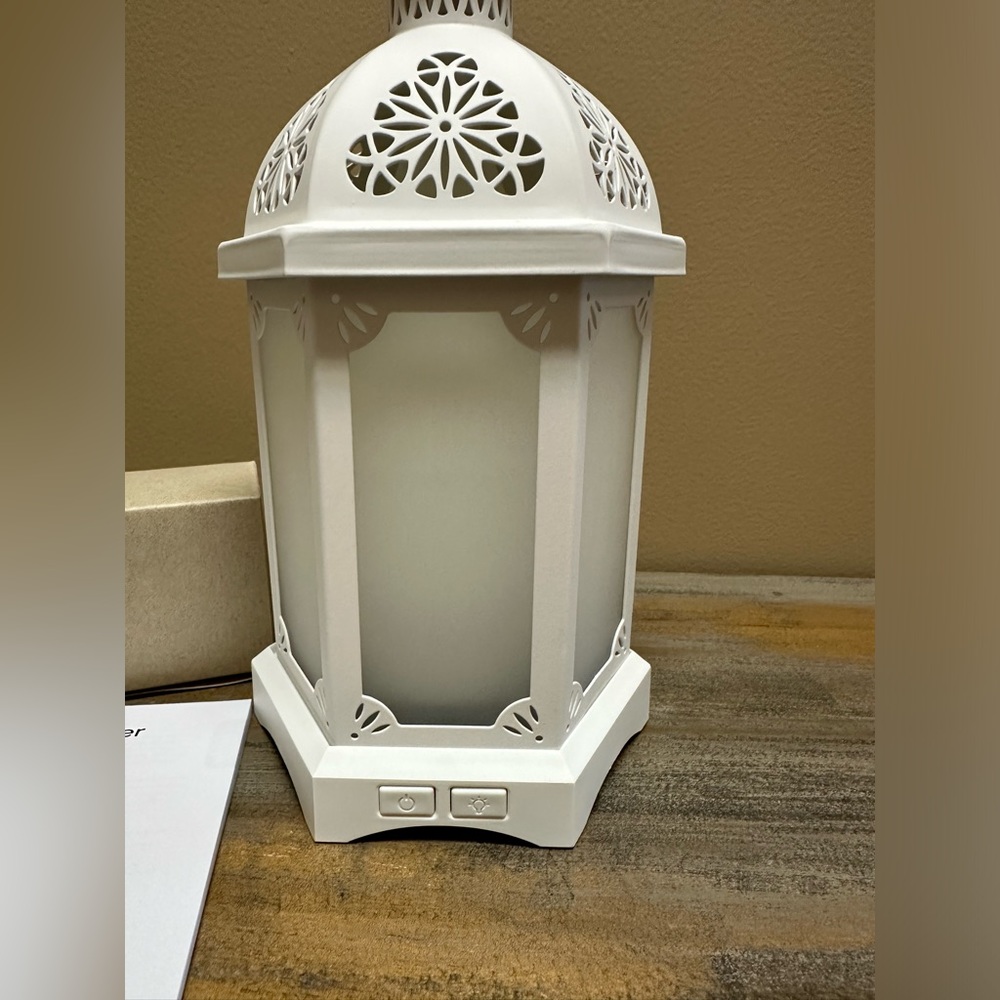 Young Living Lantern Essential Oil Ultrasonic Diffuser White NIB - Picture 2 of 8
